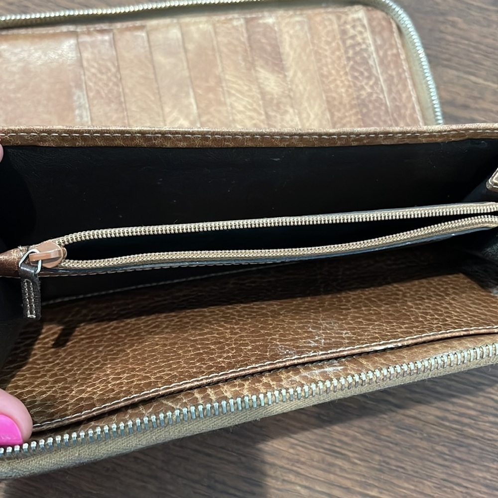 GUCCI Women’s Brown Zip Around Wallet - Picture 6 of 8